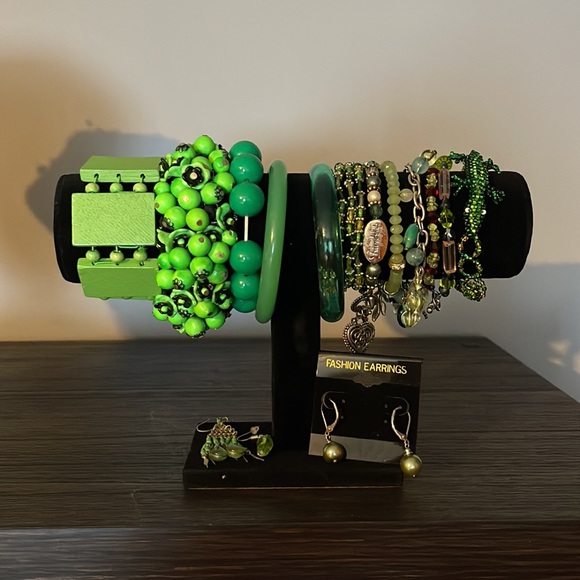 Lot of jewelry mostly in greenish tones - Picture 3 of 3